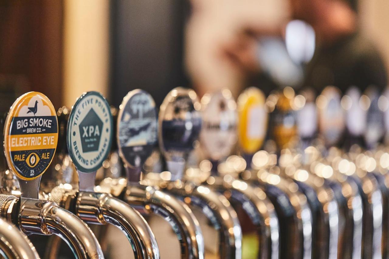 Bed and Breakfast The Lord Grenfell Мейденхед Экстерьер фото Beer taps at the brewery